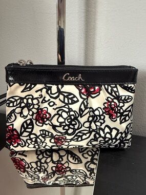 Coach Poppy Graffiti Daisy Wristlet